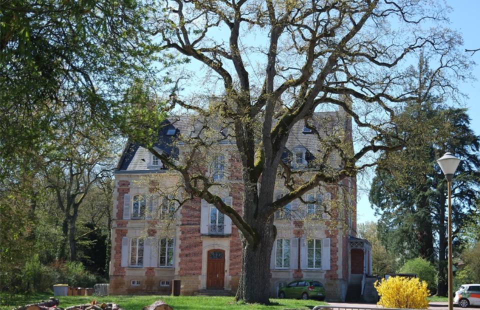 Chateau_des_loges_Nevers