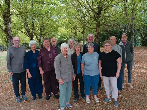photo de groupe pour le journal du centre 2025 "j'ai testé pour vous u cour de Tai Chi Chuan et de Chi Kong"